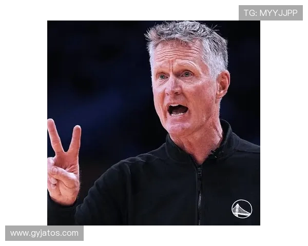 库里21分钟内狂砍31分31科尔笑容满面与其相视而笑